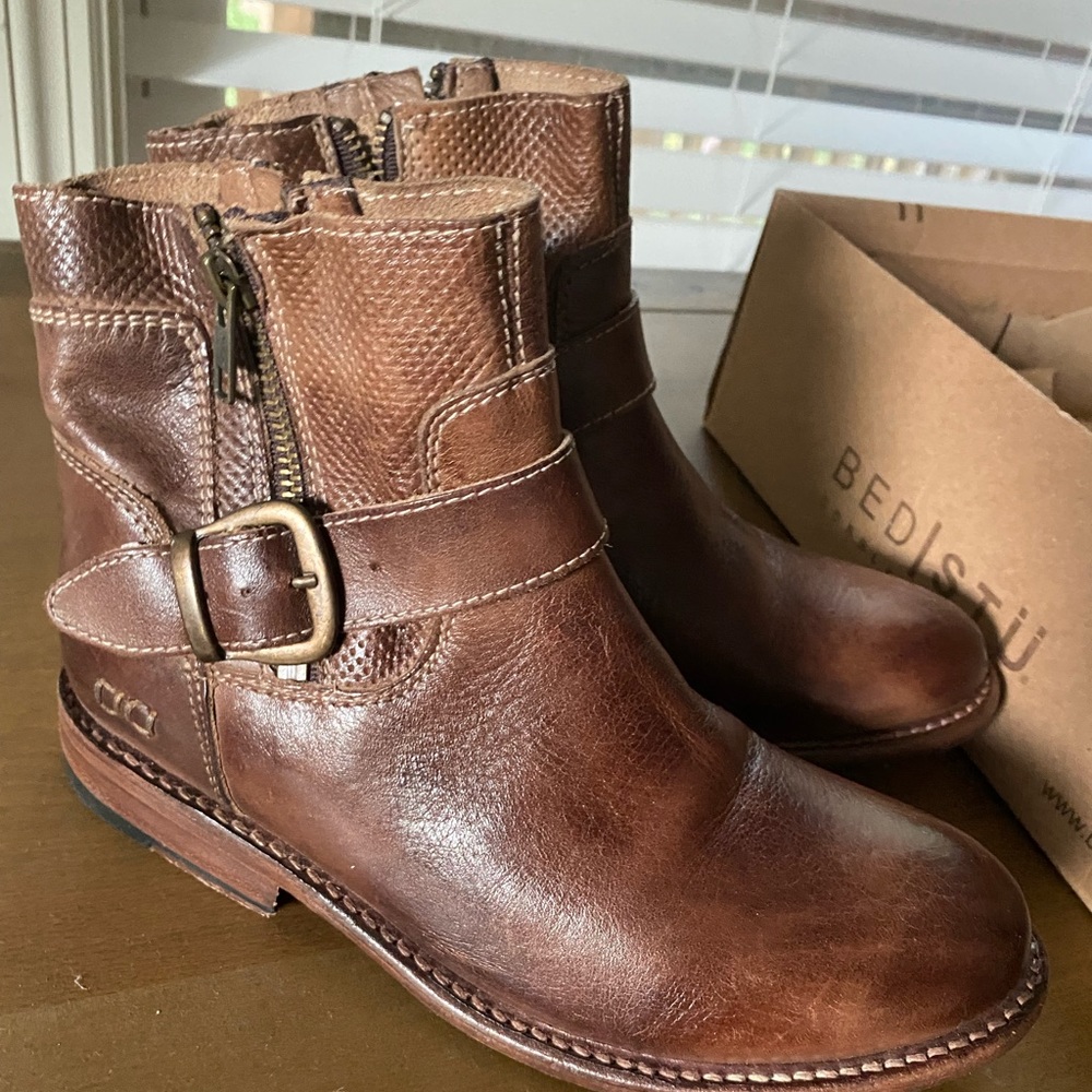 COPY - BedStu Tan Becca Boots Size 6.5 Only worn in the house to try to stretch…